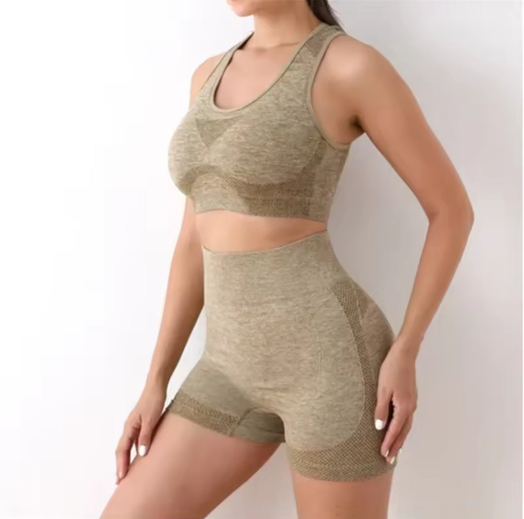 طقم رياضي نسائي سلس (بدون خياطة)